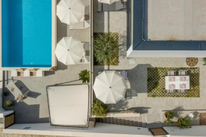  Holiday home Lola, sea on a palm! HEATED POOL  Трогир